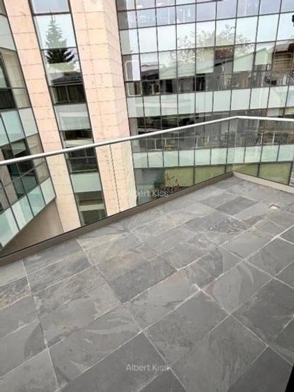 Apartament cu 3 camere decomandat, mobilat în Romană