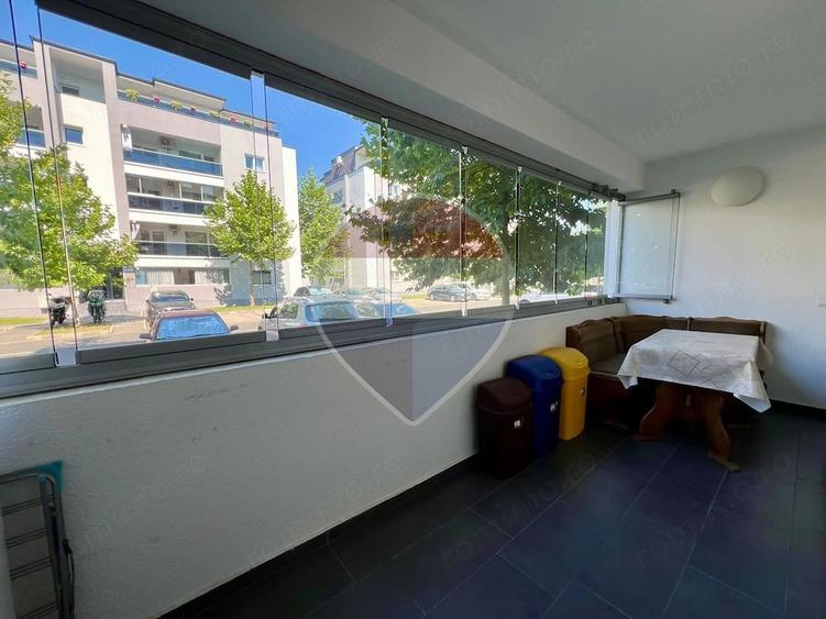 Apartament cu 3 camere semidecomandat în Piața Cluj
