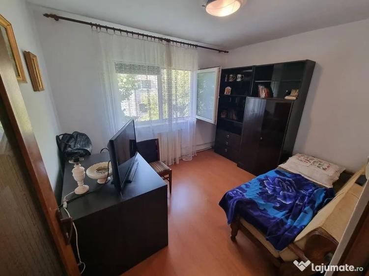 Apartament cu 4 camere decomandat în Central
