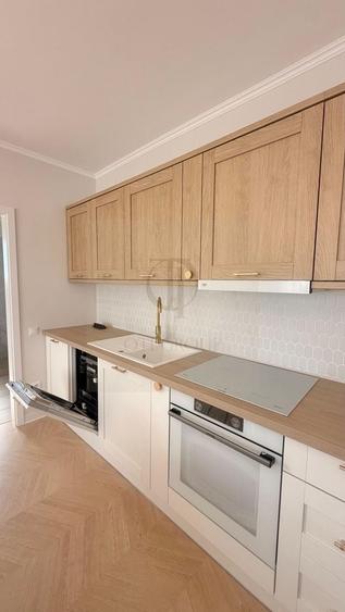 Apartament cu 3 camere semidecomandat în Florești