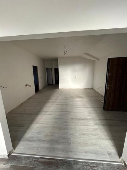 Apartament cu 4 camere decomandat în Decebal