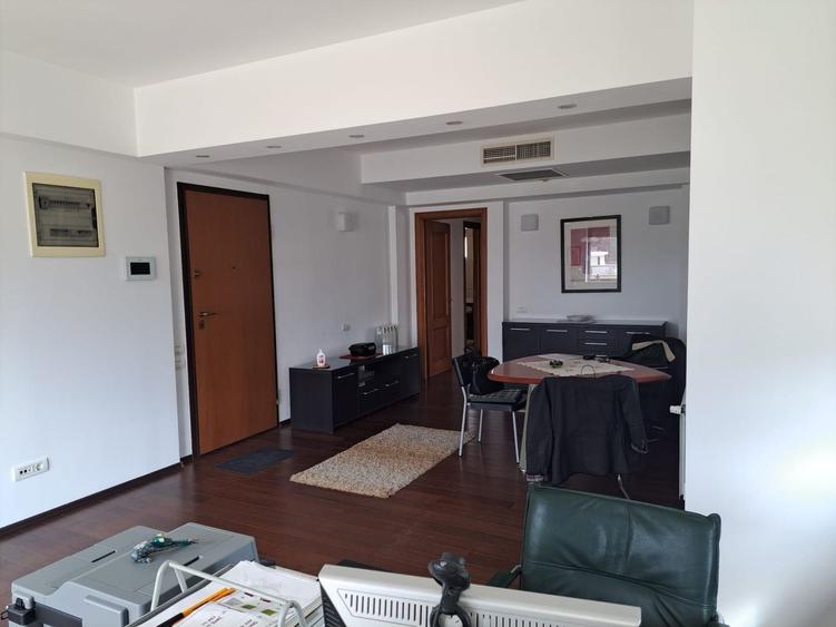 Apartament cu 2 camere semidecomandat în Capitale