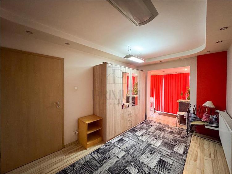 Apartament cu 3 camere decomandat, mobilat în Buziașului