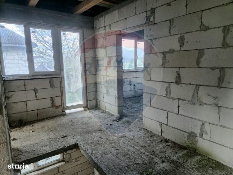 Casă cu 4 camere în Valea Cufundoasă