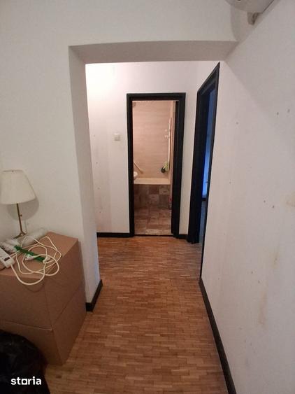 Apartament cu 4 camere semidecomandat în Drumul Taberei