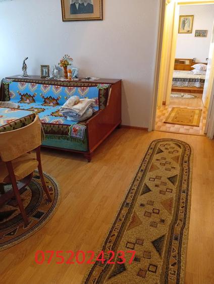 Apartament cu 3 camere semidecomandat în Hipodrom