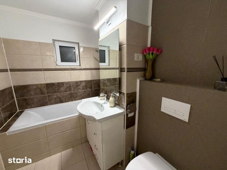 Apartament cu 3 camere decomandat în Rovine