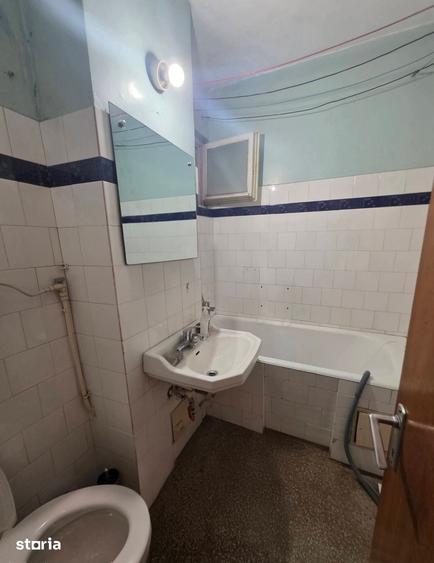 Apartament cu 3 camere decomandat în Tractorul
