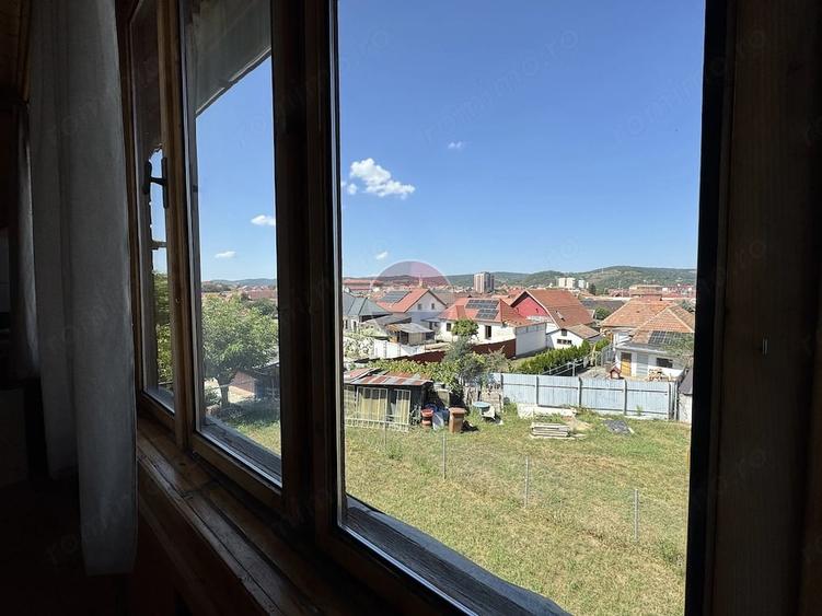 Casă cu 6 camere cu Teren 500 Mp în Est