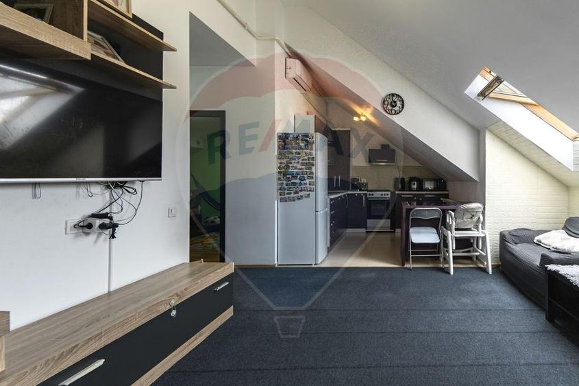 Apartament cu 3 camere decomandat, mobilat în Sânpetru