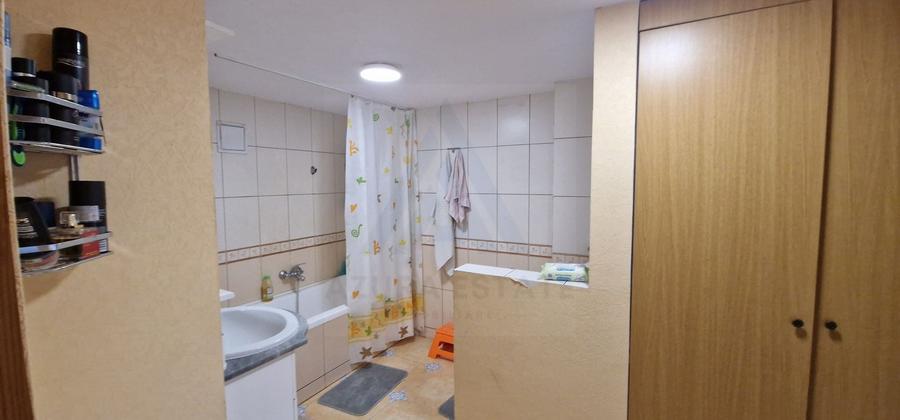 Casă individuală cu 8 camere cu Canalizare în Șura Mică