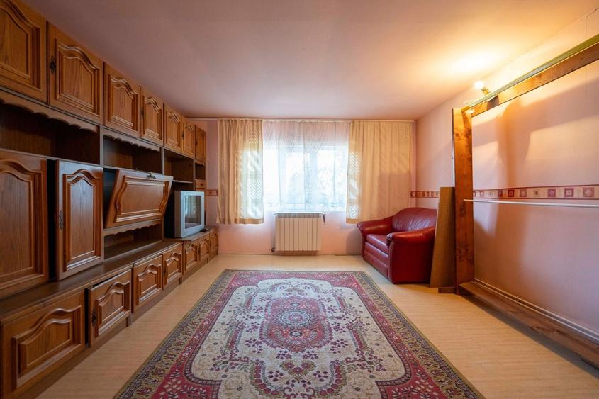 Casă individuală cu 5 camere cu Canalizare în Salca