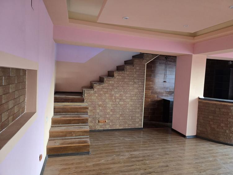 Casă cu 4 camere în Brătianu