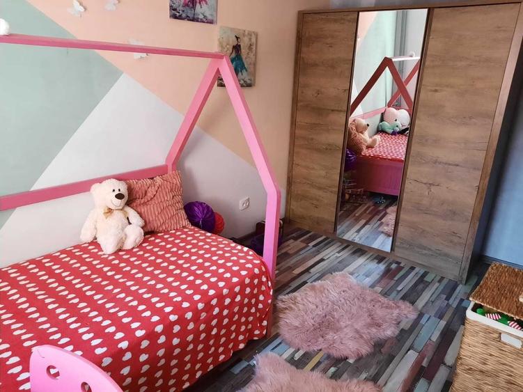 Apartament cu 3 camere semidecomandat în Calea București
