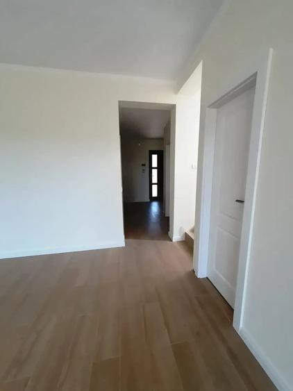 Casă cu 5 camere cu Teren 300 Mp în Central