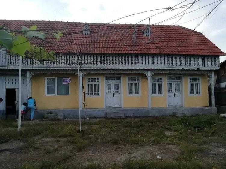 Casă cu Teren 3200 Mp în Cașin