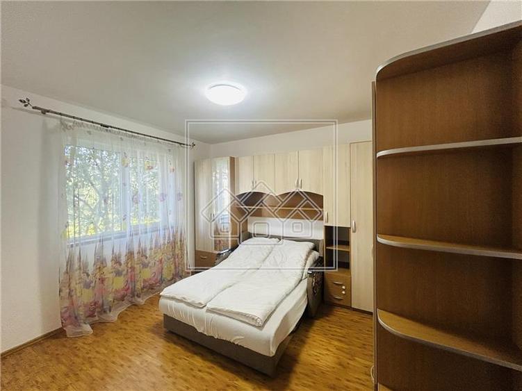 Apartament cu 3 camere decomandat în Turnișor