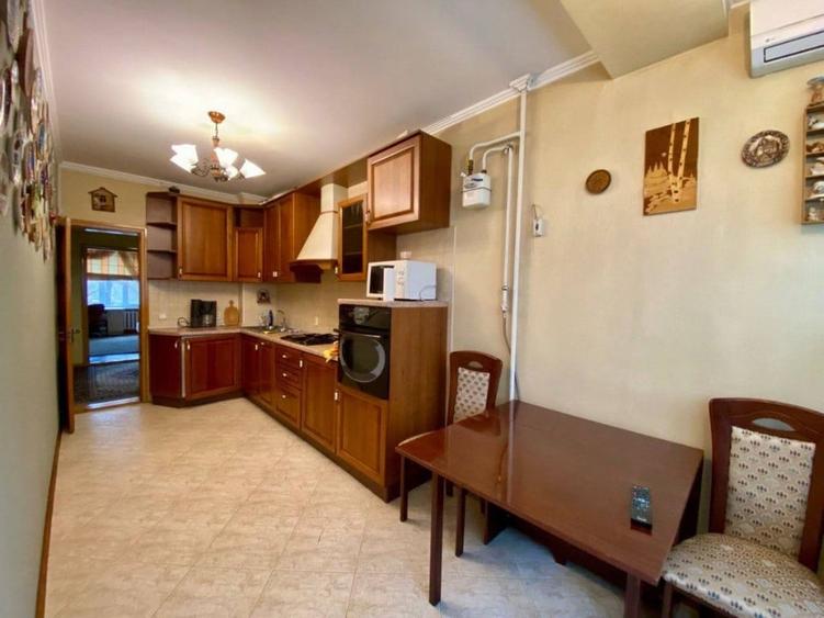 Apartament cu 3 camere decomandat în Plopilor