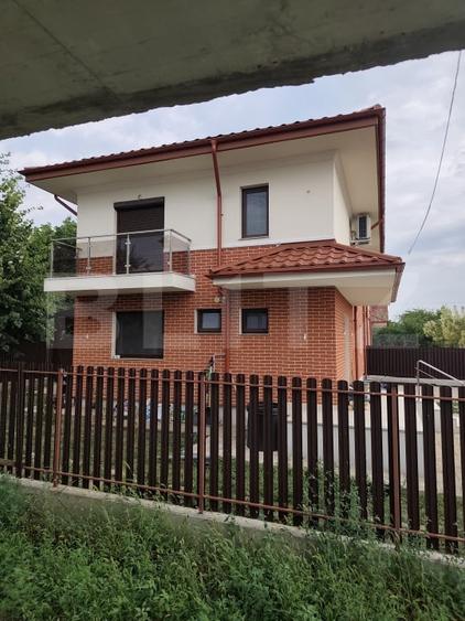 Casă individuală cu 4 camere cu Canalizare în Aleea Tudor Neculai