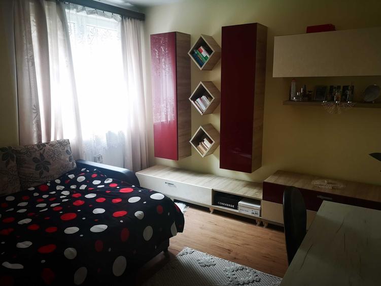 Apartament cu 4 camere decomandat în Central