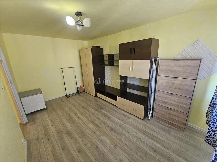Apartament cu 2 camere semidecomandat în Micro III