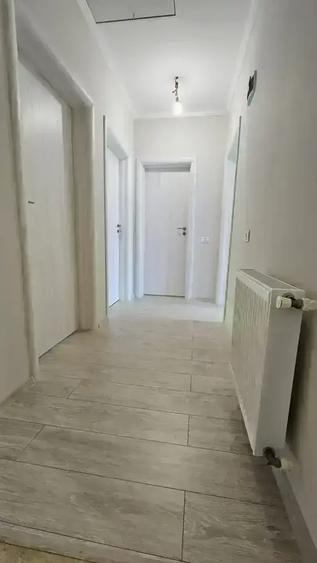 Casă cu 4 camere cu Canalizare în Est