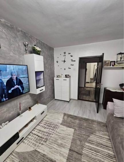 Apartament cu 3 camere decomandat în Alexandru cel Bun