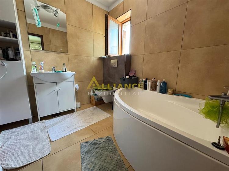 Casă cu 4 camere cu Teren 300 Mp în Glina