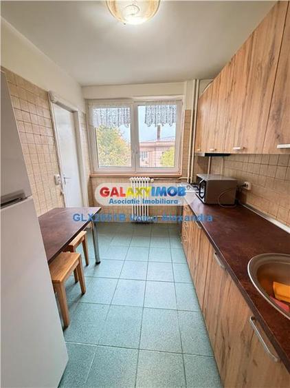 Apartament cu 3 camere semidecomandat, mobilat în Obor