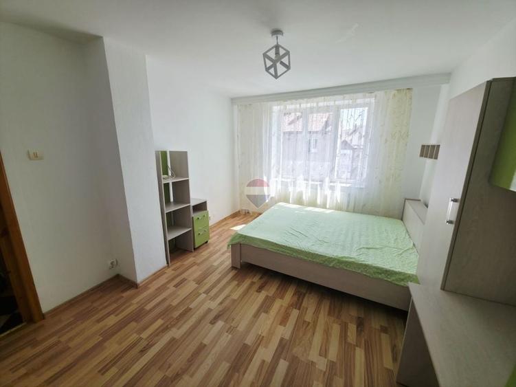 Apartament cu 3 camere decomandat, mobilat în Dărmănești