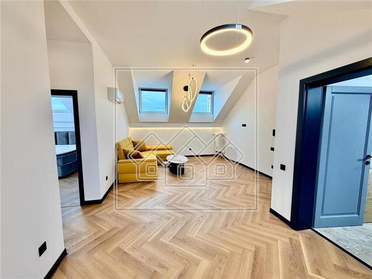 Apartament cu 3 camere nedecomandat, mobilat în Turnișor