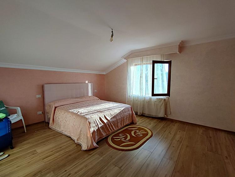 Casă cu 5 camere cu Canalizare în Valu lui Traian