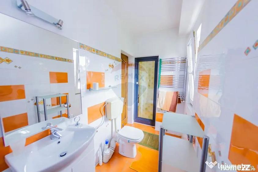 Casă cu 5 camere cu Teren 660 Mp în Central