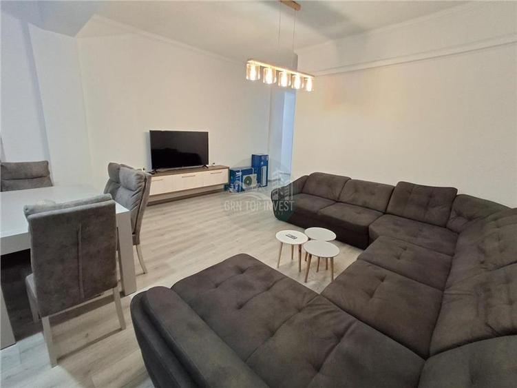 Apartament cu 3 camere semidecomandat, mobilat în Mihai Viteazul