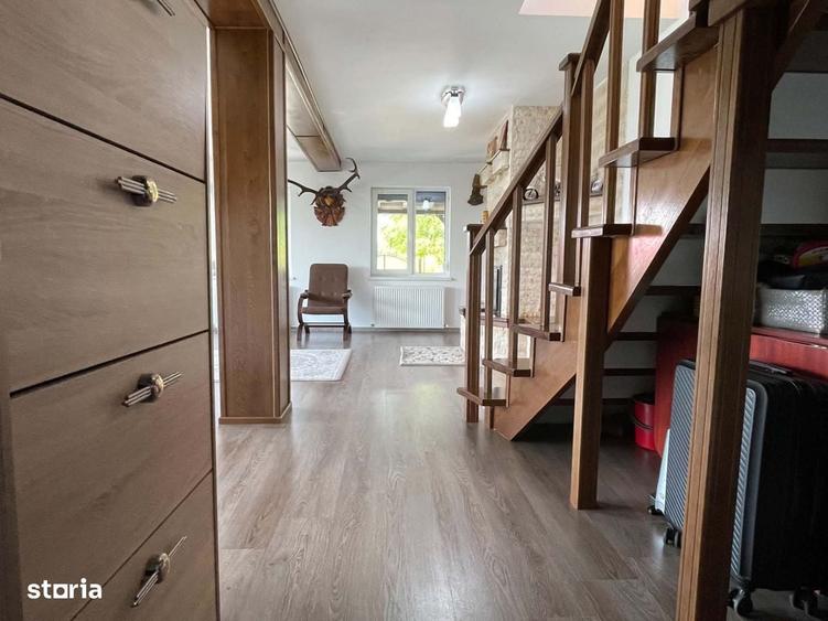 Casă cu 4 camere în Văleni