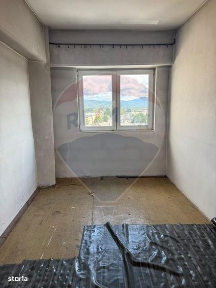 Apartament cu 4 camere decomandat în Central