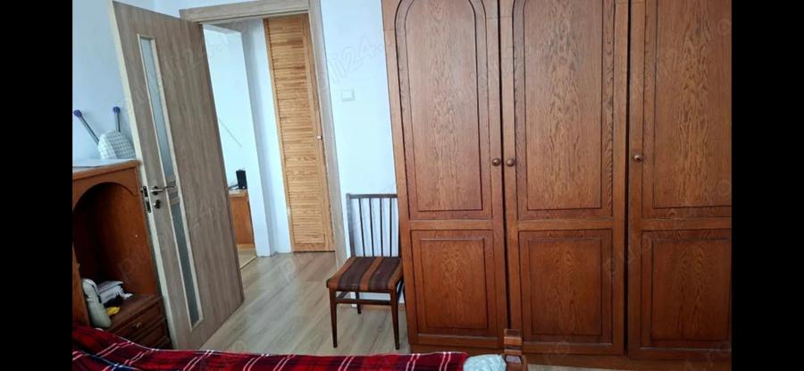 Apartament cu 2 camere semidecomandat, mobilat în 1 Mai