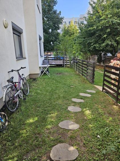 Apartament cu 3 camere semidecomandat, mobilat în Băneasa