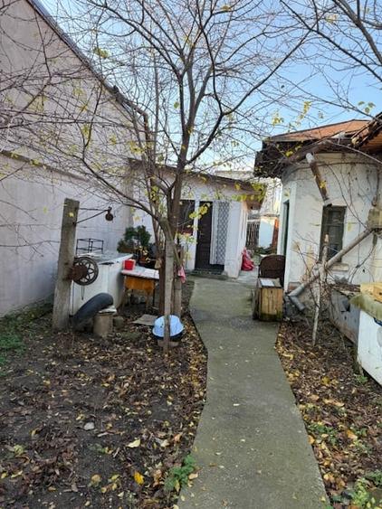 Casă individuală cu 3 camere cu Canalizare în Chitila