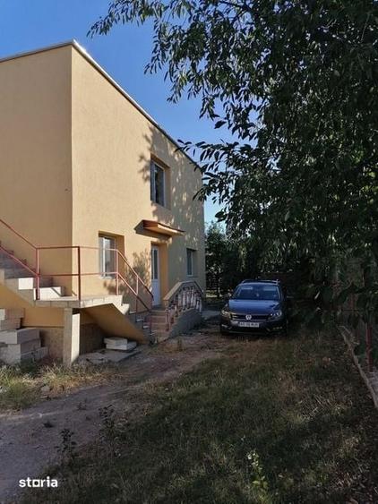 Casă cu 4 camere cu Teren 100 Mp în Buzoești