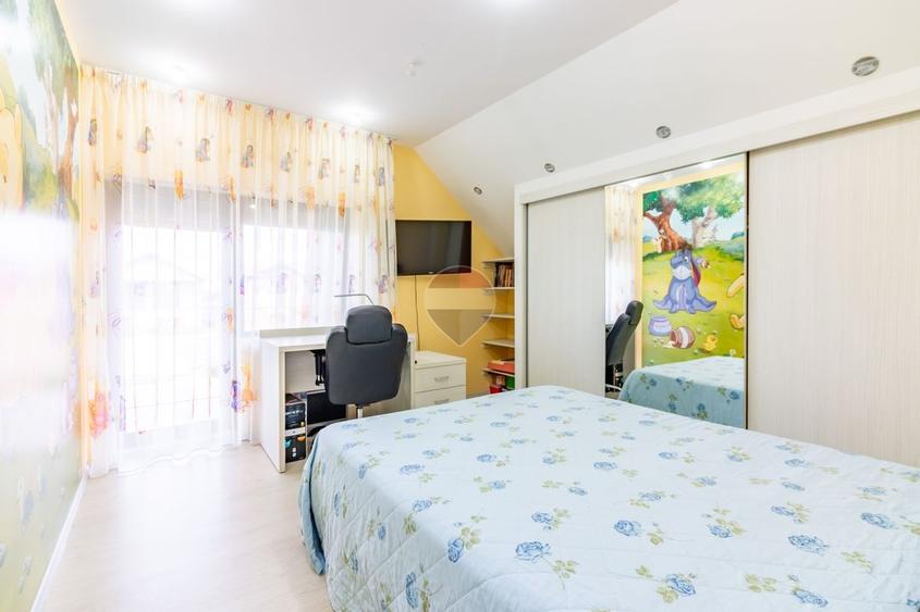 Casă individuală cu 5 camere cu Teren 965 Mp în Pleașa