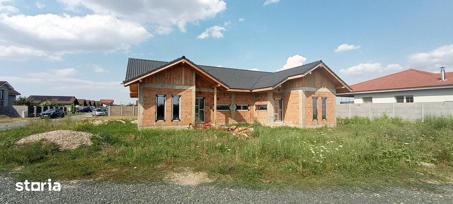 Casă cu 3 camere cu Teren 550 Mp în Moșnița Nouă