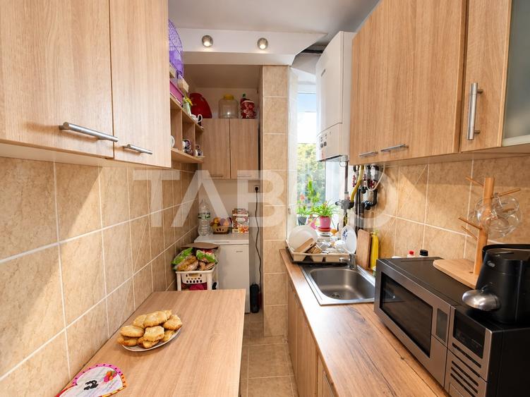Apartament cu 2 camere nedecomandat, mobilat în Mihai Viteazul