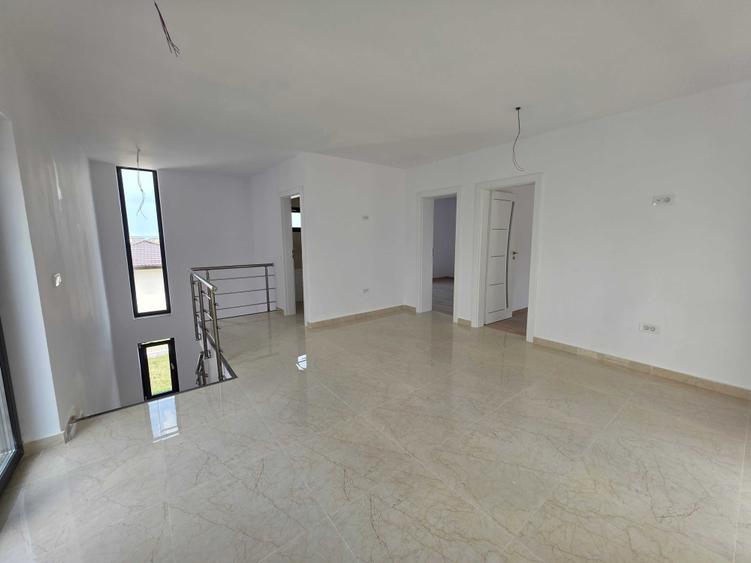 Casă cu 3 camere în Valea Adâncă