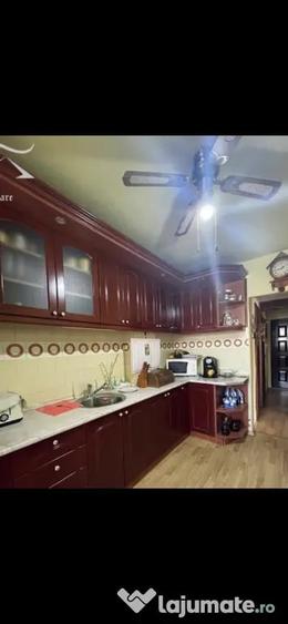 Apartament cu 3 camere decomandat în UTA