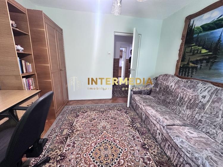 Apartament cu 3 camere decomandat, mobilat în Cetate