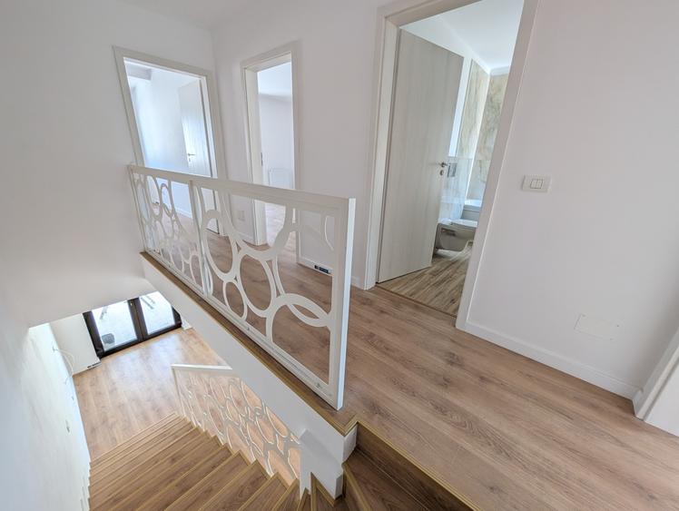 Casă individuală cu 4 camere cu Teren 100 Mp în Tunari