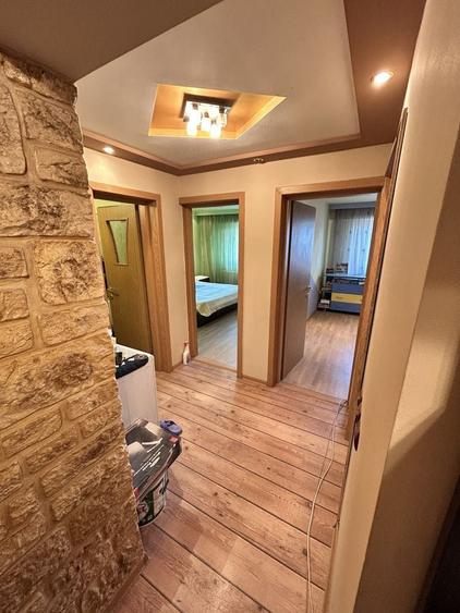 Apartament cu 4 camere decomandat în Tineretului