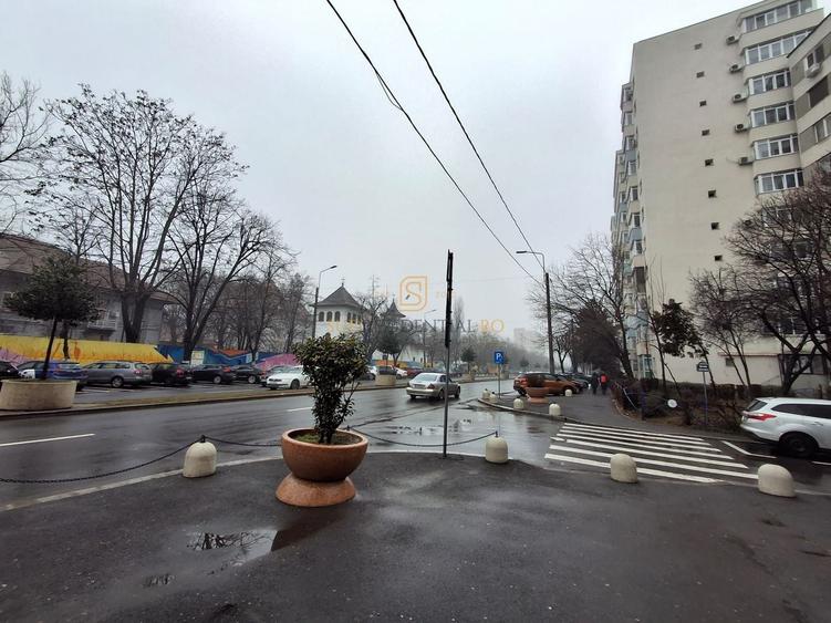Apartament cu 4 camere decomandat, mobilat în Berceni