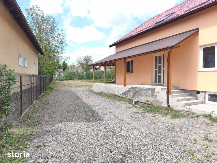 Casă cu 5 camere cu Teren 1100 Mp în Ernei
